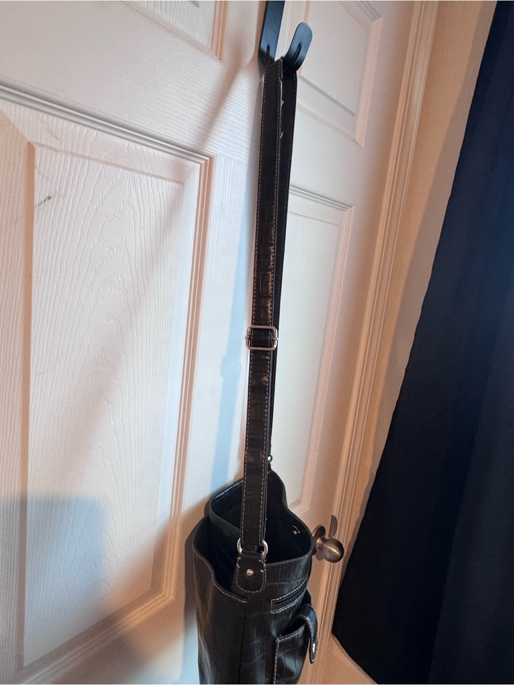 Relic Black Faux Leather Crossbody - Picture 5 of 9